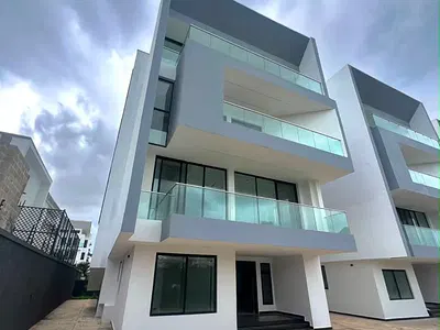 Luxury & Sacious 5 Bed House with 2 Room BQ, Elevator, Study, Cinema — Ikoyi, Lagos