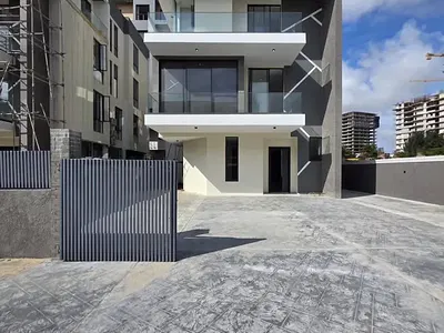 5 Bedroom Luxury Home with Cinema and Pool — Ikoyi, Lagos