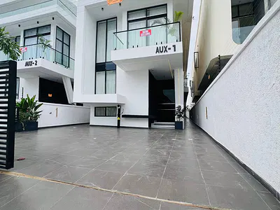 5 Bedroom Fully Detached Duplex + BQ, Salon & Pool — Lekki, Lagos