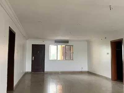 Neat 3 Bedroom Apartment Upstairs Serviced — Ikoyi, Lagos