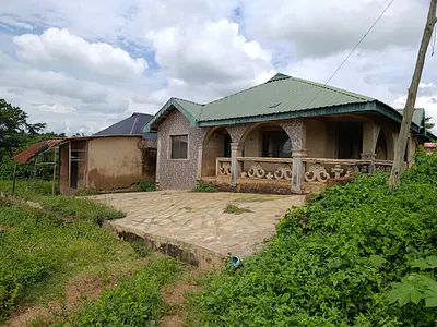 3-Bedroom Detached Bungalow with Shop — Kole Area, Off Arulogun/Ojoo Road, Ojoo, Ibadan, Oyo