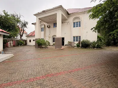 Beautiful 5 Bedroom Fully Detached Duplex, 2 Rooms BQ, Chalet — Serene Neighborhood, Maitama District, Abuja