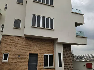5 Bedroom Terraced Duplex — Magodo Phase 2, Magodo, Lagos