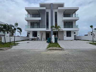 6 Bedroom Semi-Detached Duplex — Lekki, Lagos