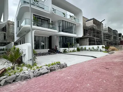 Highly Sophisticated 5 Bedroom Duplex with Swimming Pool, BQ. Cinema — Lekki, Lagos
