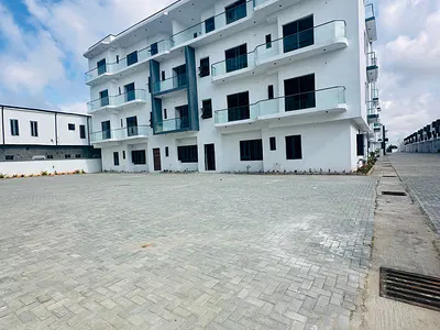 *serviced 1 Bedroom Apartment with Swimming Pool and Gym* — Lekki, Lagos