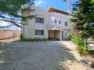 Massive 5 Bedroom Detached Duplex + 3BQS & Ample Parking — Lekki, Lagos