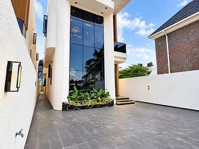5 Bedroom Smart Home with Pool and Gym — Chevron Drive, Lekki, Lagos