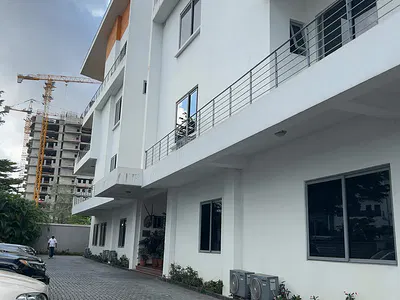Water-View 4 Bedroom Maisonette with BQ, Swimming Pool and Gym — Ikoyi, Lagos