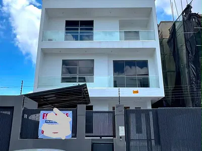 Luxury 5 Bed House with 2 Room BQ, Elevator & Pool — Ikoyi, Lagos