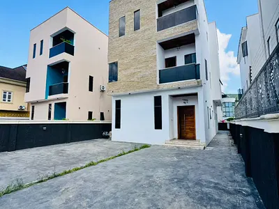 Lovely 5 Bedroom Fully Detached Duplex with a Room BQ — Ikeja GRA, Ikeja, Lagos