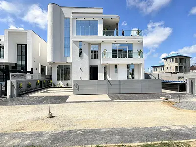 Luxury 5 Bedroom Detached Duplex with Swimming Pool, Cinema and BQ — Lekki, Lagos