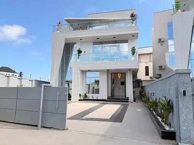 Luxury 5 Bedroom Detached House with Swimming Pool, Cinema and BQ — Chevron, Lekki, Lagos
