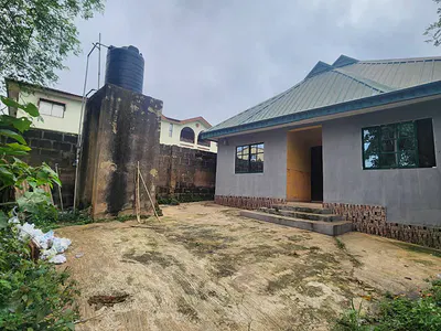 5 Bedroom Flat — Along Old Ife Road, Airport Road Alakia Ibadanq, Ibadan, Oyo
