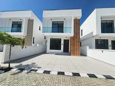 Luxury 4 Bedroom Detached Duplex with Boys Quarters — Lekki, Lagos