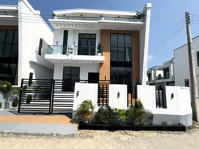 Luxury 4 Bedroom Detached House with BQ, Pool — Ajah, Lagos