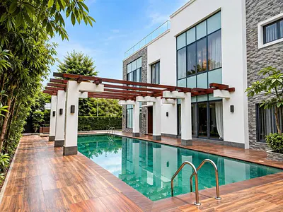 Luxury 8 Bedroom Dual-Residence Mansion — Pinnock Beach Estate, Osapa, Lekki, Lagos