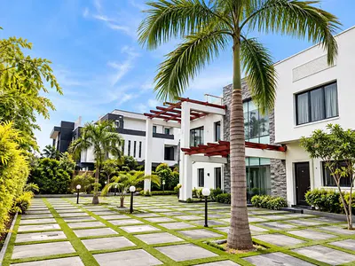 Luxury 8 Bedroom Dual-Residence Mansion — Pinnock Beach Estate, Osapa, Lekki, Lagos
