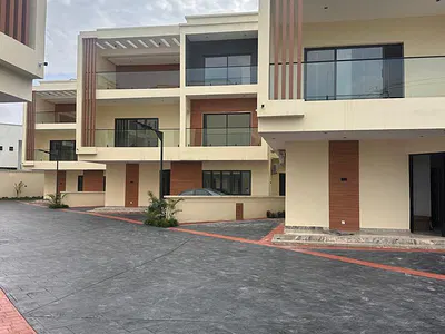 Detached Duplex with Boys' Quarters — Ikoyi, Lagos