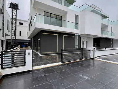 5 Bedroom Detached Duplex with Swimming Pool — Lekki, Lagos
