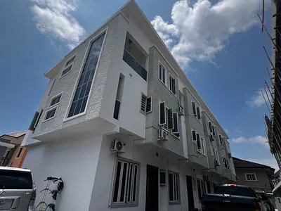 Spacious 4 Bedroom Terraced House with Open Plan Kitchen — Lekki, Lagos