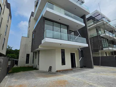 6 Bedrooms Detached Duplex — Ikoyi, Lagos