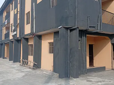 Newly Renovated 2 Bedroom Flat Ensuite Close to the Bus Stop — Akowonjo Bakery Bus Stop, Egbeda, Alimosho, Lagos