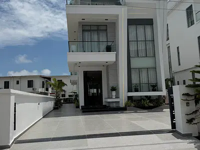 Luxuriously Built 5 Bedroom Fully Detached with Pool, Gym and Cinema — Osapa, Lekki, Lagos