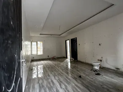 Spacious 2 Bedroom Flat with En-Suite — Off Olufemi via Ogunlana Drive, Surulere, Lagos