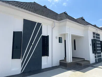 Beautiful and Spacious 3 Bedroom Bungalow with C of O — Bluestone, Mowe Town, Ogun