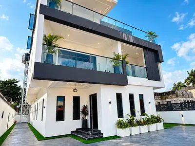 5 Bedroom Detached Duplex+ BQ — Maitama District, Abuja