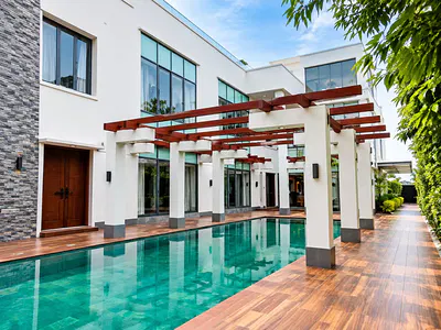 Luxury 8 Bedroom Dual-Residence Mansion — Lekki, Lagos