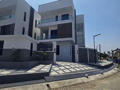 Luxury 5-Bedroom Fully Detached Duplex + 2 BQS, Cinema, Pool — Lekki, Lagos