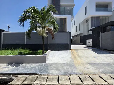 5 Bedroom Detached + BQ, Cinema, Elevator, Pool & Rooftop Terrace — Ikoyi, Lagos