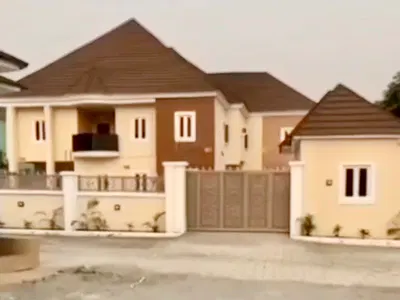11 Bedroom House — 5th Avenue, Gwarinpa, Abuja