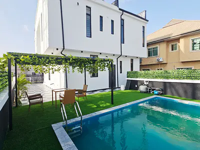 5 Bedroom Detached Home with Swimming Pool — Lekki, Lagos