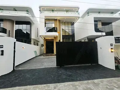 5 Bedroom Detached Home with Swimming Pool — Lekki, Lagos