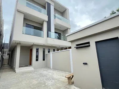 5 Bedroom Detached House with BQ and En-Suite Bedrooms with Wardrobes — Lekki Phase 1, Lekki, Lagos