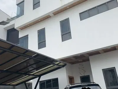 Exquisite 5 Bedrooms Fully Detached Duplex with BQ at Shoreline — By Mojishola, Ikoyi, Lagos