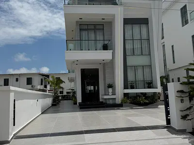 Elegant 5 Bedroom Duplex — Lekki, Lagos