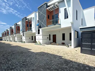 Beautiful Luxury 4 Bedroom Terraced Duplex with Ensuite Rooms — Mobile Road, Apapa, Lagos