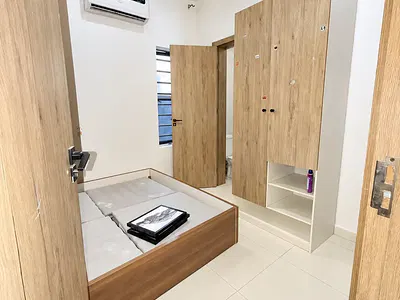 Spacious Clean Self Contain in Shared Apartment — DPK Estate Orchid Road, Lekki, Lagos