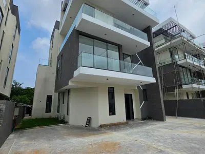 6 Bedroom Fully Detached Duplex with BQ, Swimming Pool, Cinema, Elevator. — Ikoyi, Lagos
