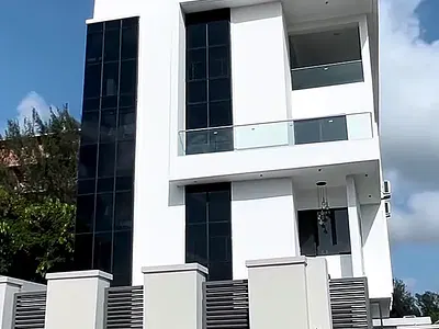 6 Bedroom Fully Detached House with Pool — Ikoyi, Lagos