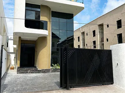 5 Bedroom Detached Duplex — Lekki, Lagos