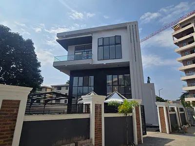 5 Bedroom Detached Villa with Pool and Gym — Ikoyi, Lagos