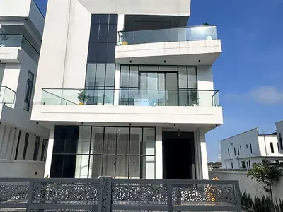 Exquisite 6 Bedroom Fully Detached Duplex with BQ, Gym, Pool, Cinema — Chevron, Lekki, Lagos