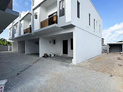 4 Bedroom Terraced Duplex with Swimming Pool — Lekki Phase 2, Lekki, Lagos