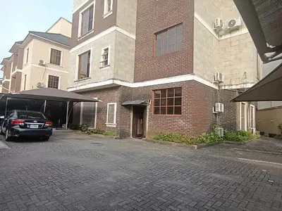 3 Bedroom Flat with BQ and Spacious Living Room — Ikoyi, Lagos