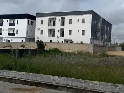 Closable🥰 Commercial Land Deal 900SQM in a Strategic Location. Vide Available — Scheme 2, Lekki, Lagos